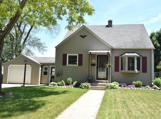 W164N8606 Hiawatha Ave, Menomonee Falls, WI 53051