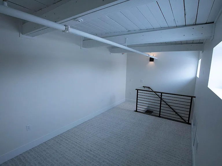 411 W Portage Ave #6 — Photo 4