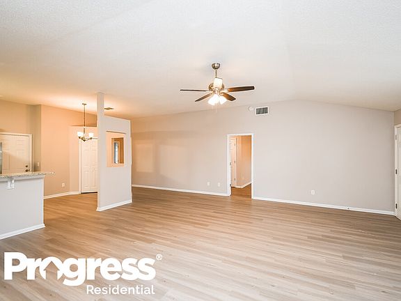 3rd image of 1368 W High Plains Dr