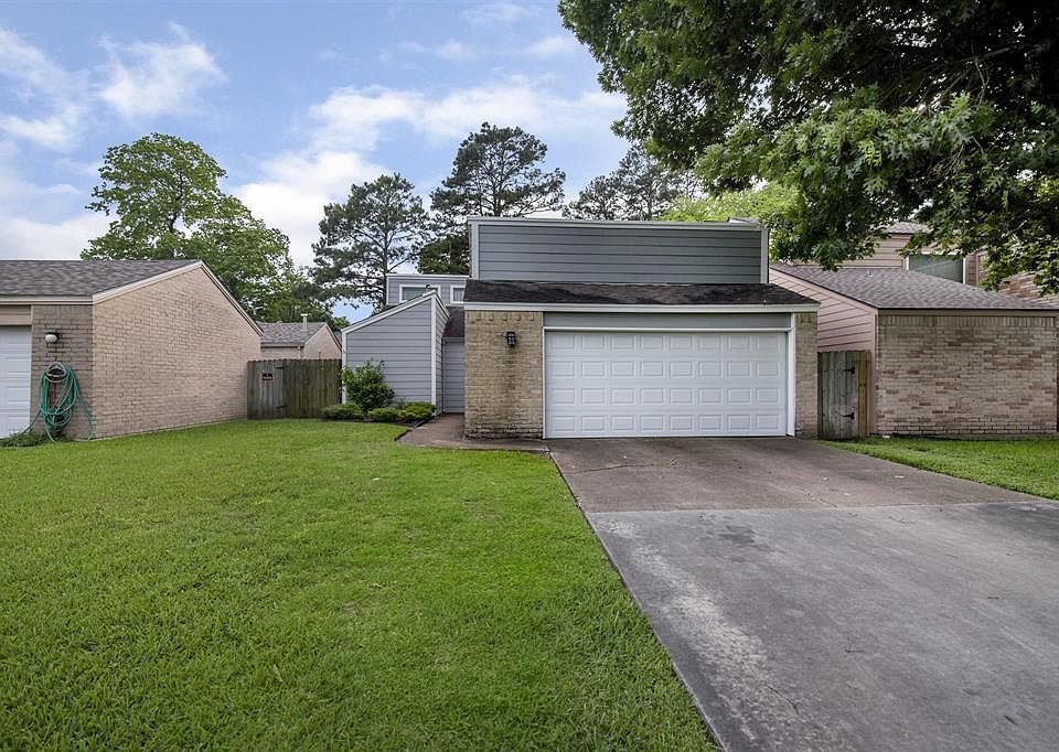 1st image of 11929 Lakewood West Dr