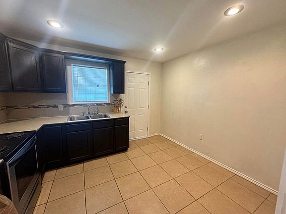 2nd image of 1110 W Gardenia Ave #B