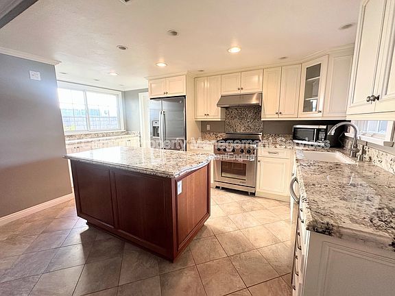 3rd image of 750 Vinemead Dr