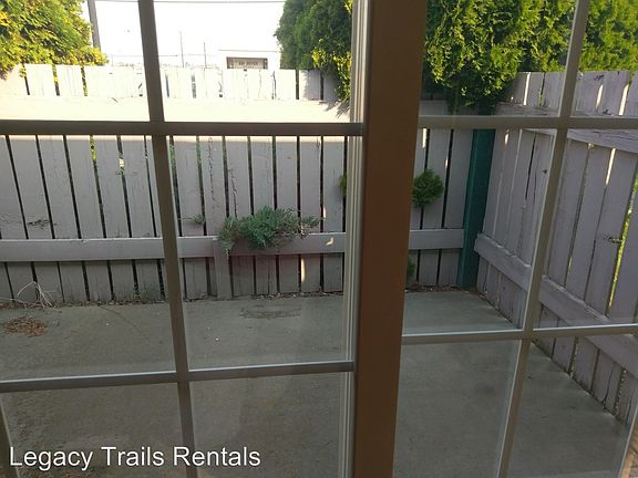 5th image of 916 W 4th Ave APT B