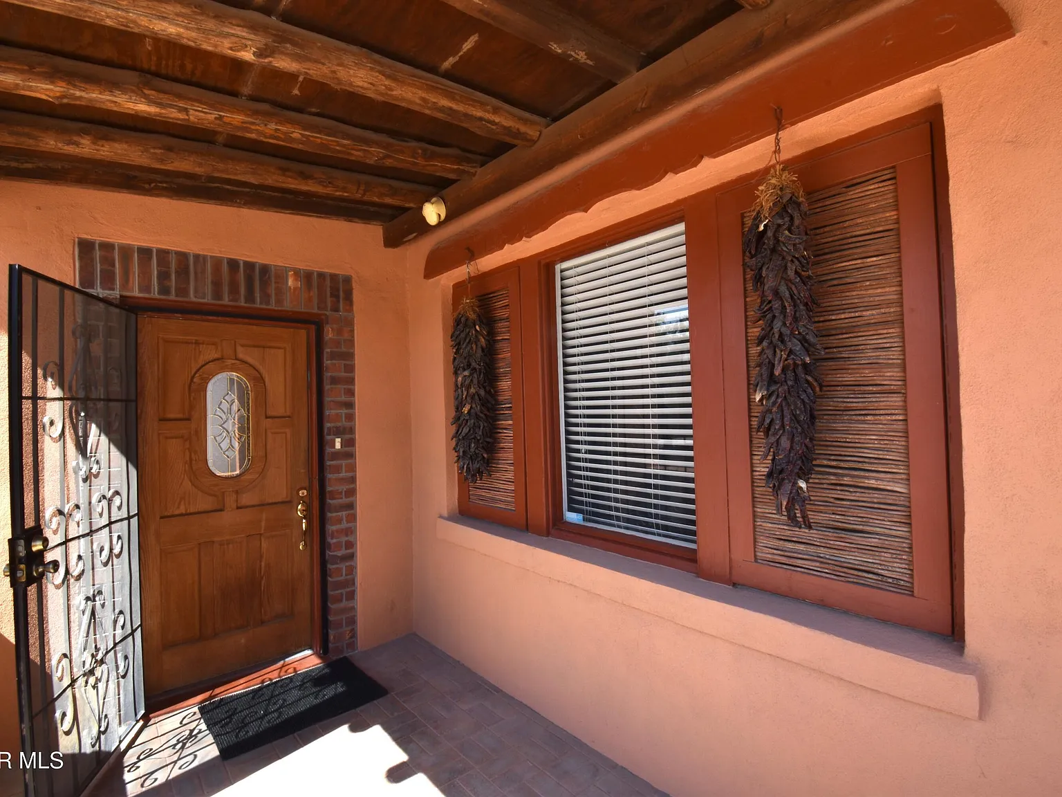 3 bed, 2.0 bath, 1939 sqft, $2,000 — Photo 2