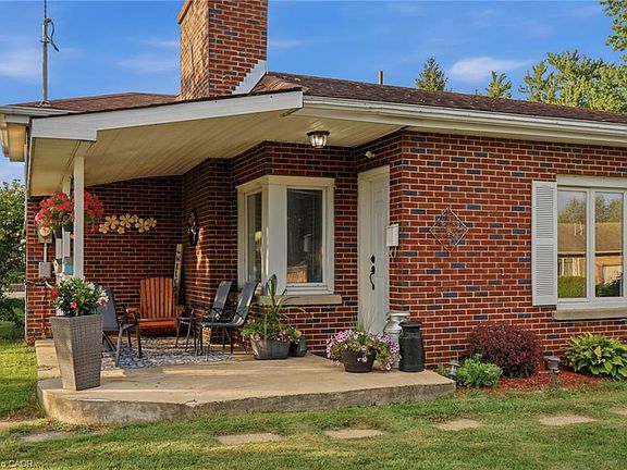 3rd image of 438 Forest Lawn Ave