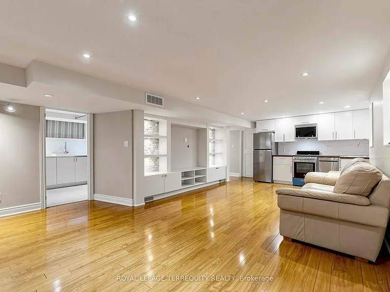 14 Hedges Blvd #LOWER — Photo 5
