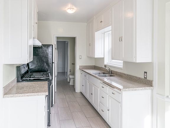 2nd image of 109 W Fairview Blvd