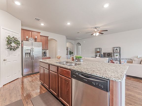 3rd image of 207 Christopher Dr