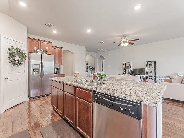 207 Christopher Dr — Photo 3