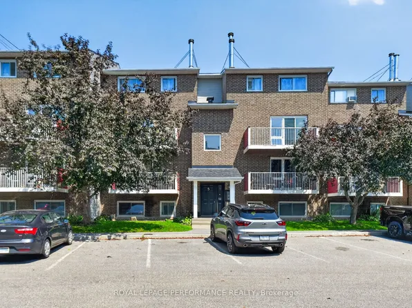 1589 Saint Bernard St #502, Ottawa, ON K1T 3H7
