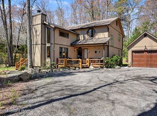 1146 Deer Trail Rd, Pocono Pines, PA 18350