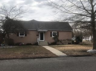 521 Park Ln, Vineland, NJ 08360