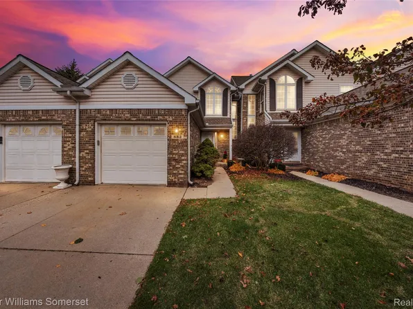 882 Natures Cove Ct, Wixom, MI 48393