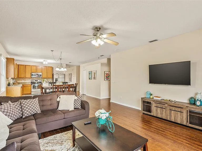 422 Graystone Blvd — Photo 17