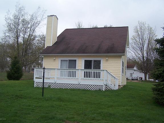 4th image of 1074 Ottawa Dr