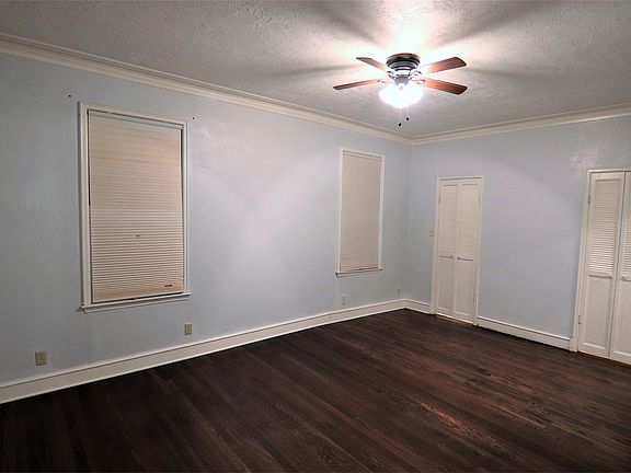 5th image of 995 W Lucas Dr
