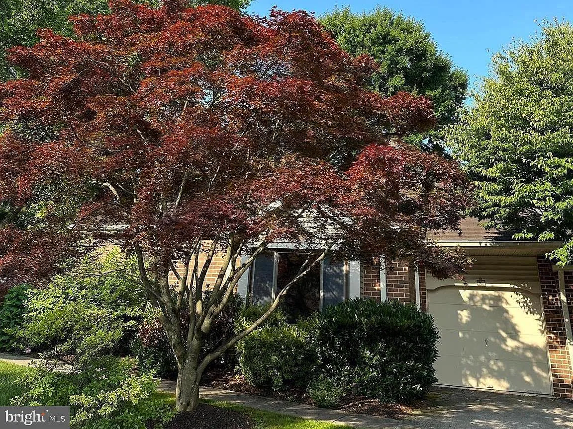 301 Hanover Ct photo 1