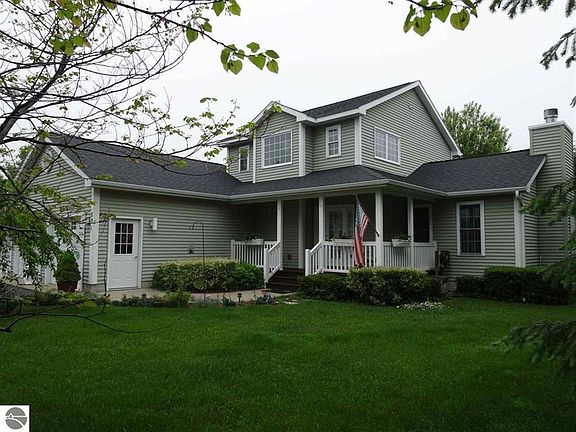 3rd image of 871 Francis Dr