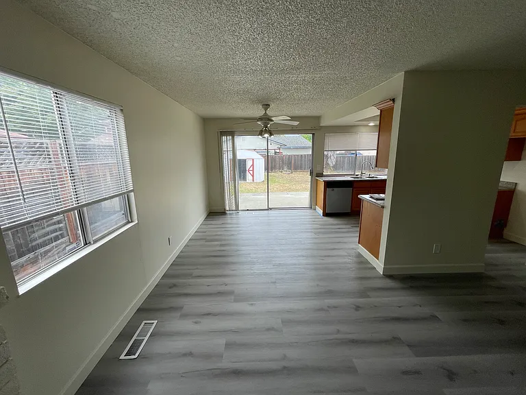 2903 Clover Ct — Photo 13