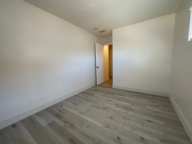 15345 Murray Ave — Photo 27