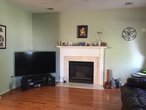 Gas burning fireplace 