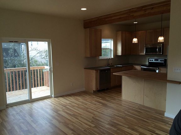 4th image of 6761 NE Geneva St