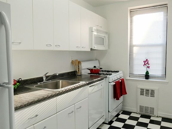 White Plains- Standard White Kitchen