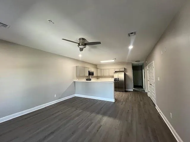 3 bed, 2.0 bath, 1464 sqft, $1,995 — Photo 4