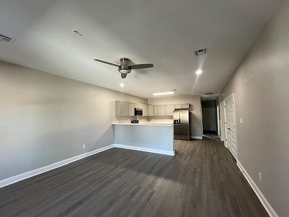 4th image of 1112 Cambridge Dr #D