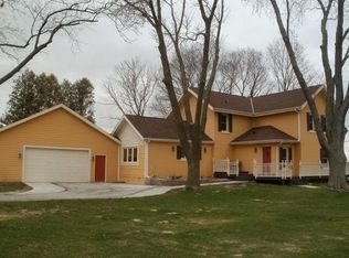 1626 Brown St, Oconomowoc, WI 53066