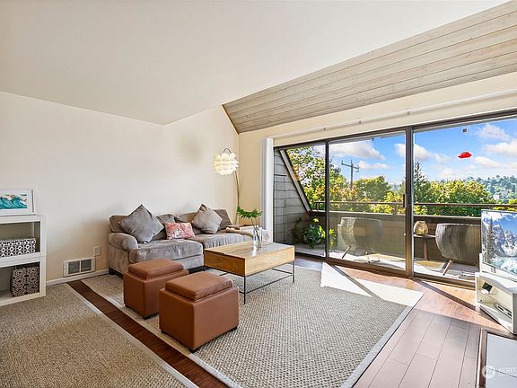 4th image of 3030 14th Avenue W #301