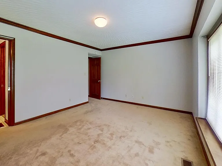 8109 Johnstown Ct — Photo 6