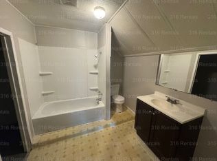 430 W 5th St, Newton, KS 67114