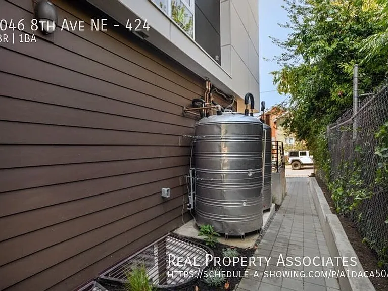 4046 8th Ave NE #424 — Photo 10