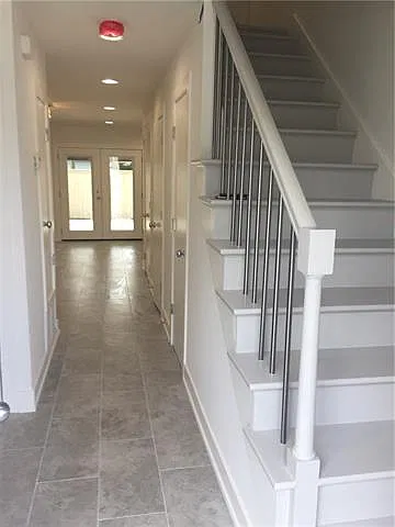 2 bed, 1.5 bath, 1100 sqft, $1,850 — Photo 2