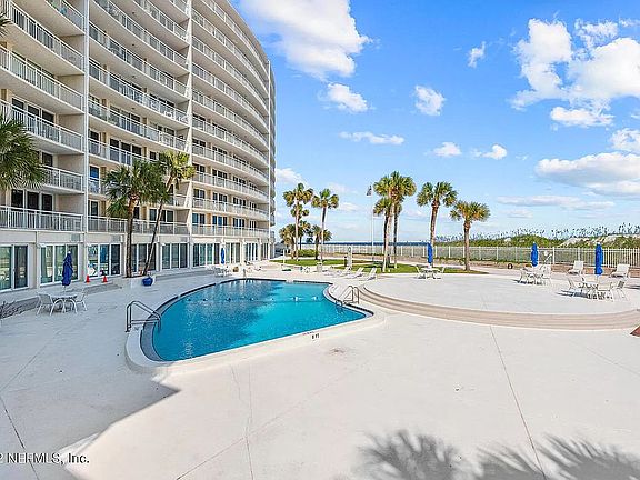 4th image of 1601 Ocean Dr #807