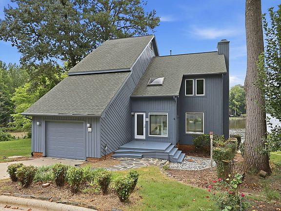 2nd image of 108 Mainsail Dr