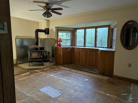 4th image of 15717 Willow Creek Rd