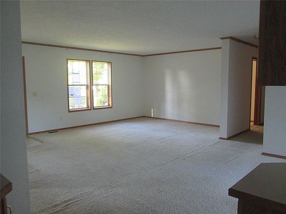 5th image of 210 E Market St