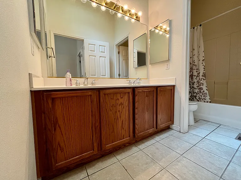 7481 Celeste Dr — Photo 19