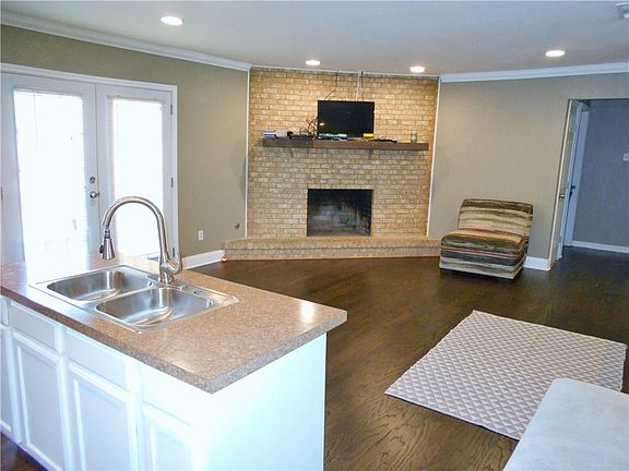 3rd image of 2305 Monticello Dr
