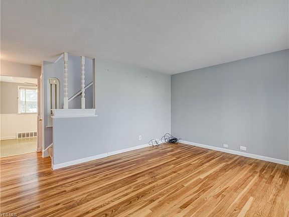 4th image of 18108 Edinboro Ave