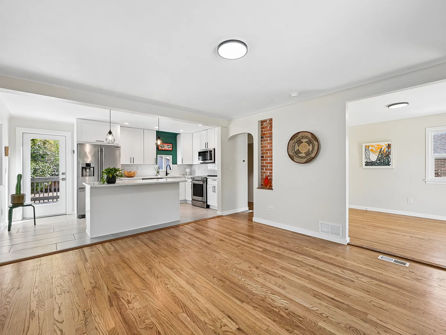 3 bed, 1620 sqft, $3,395 — Photo 3