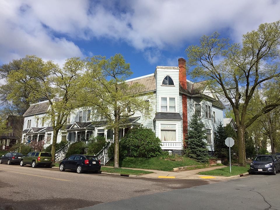 2nd image of 302 W Grand Ave