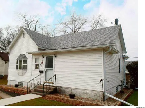 602 1st St SW, Clarion, IA 50525