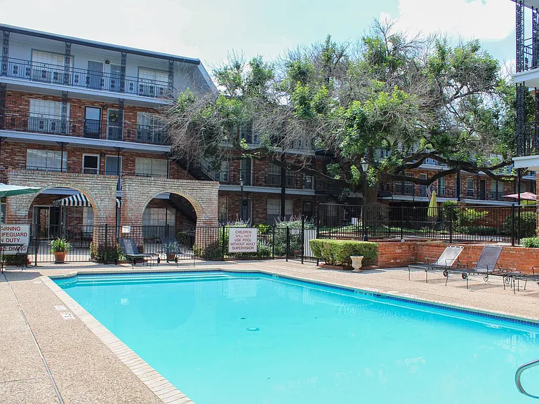 8401 N New Braunfels Ave #109 — Photo 1