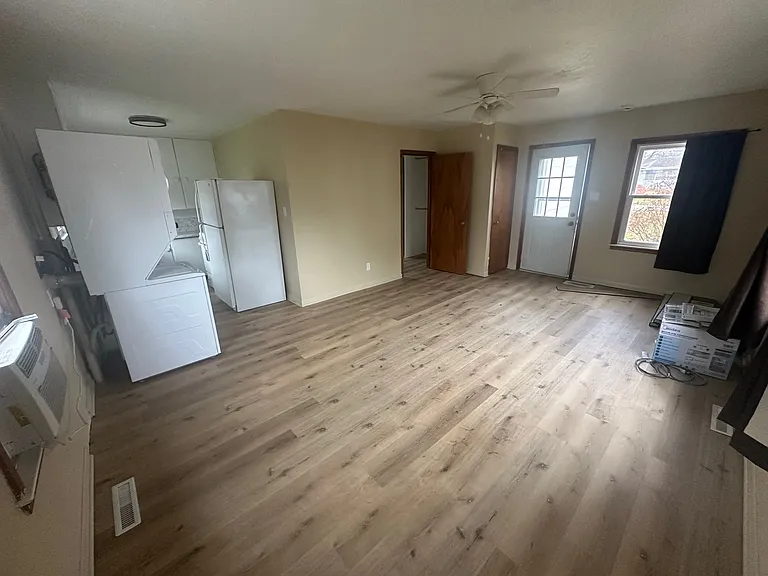 1519 Douglas Ave — Photo 7