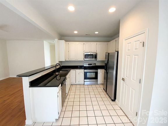 2nd image of 2737 Lamplighter Dr