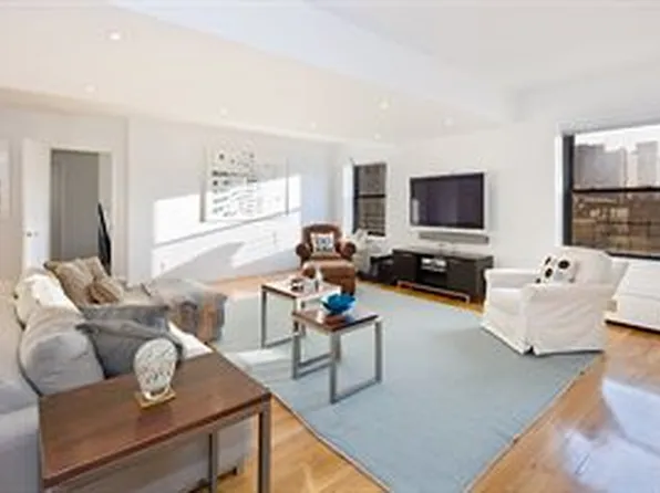 315 West 23rd Street image 1 of 4