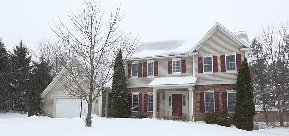 1st image of 4 Woodgreen Dr